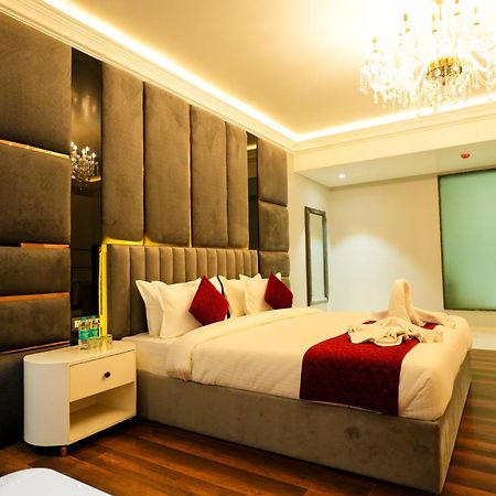 Hotel Adsan Heights Gajraula Екстериор снимка