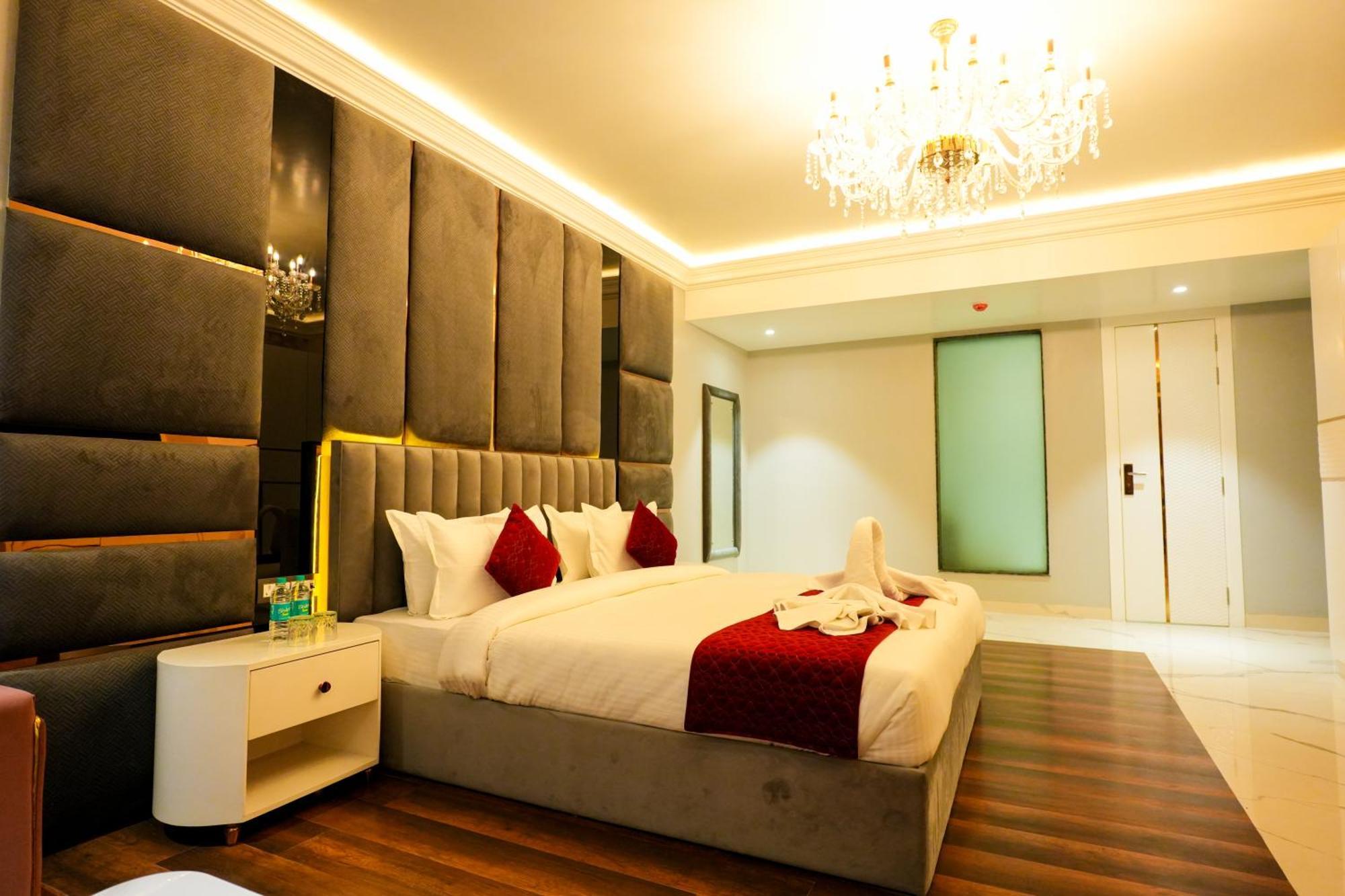 Hotel Adsan Heights Gajraula Екстериор снимка