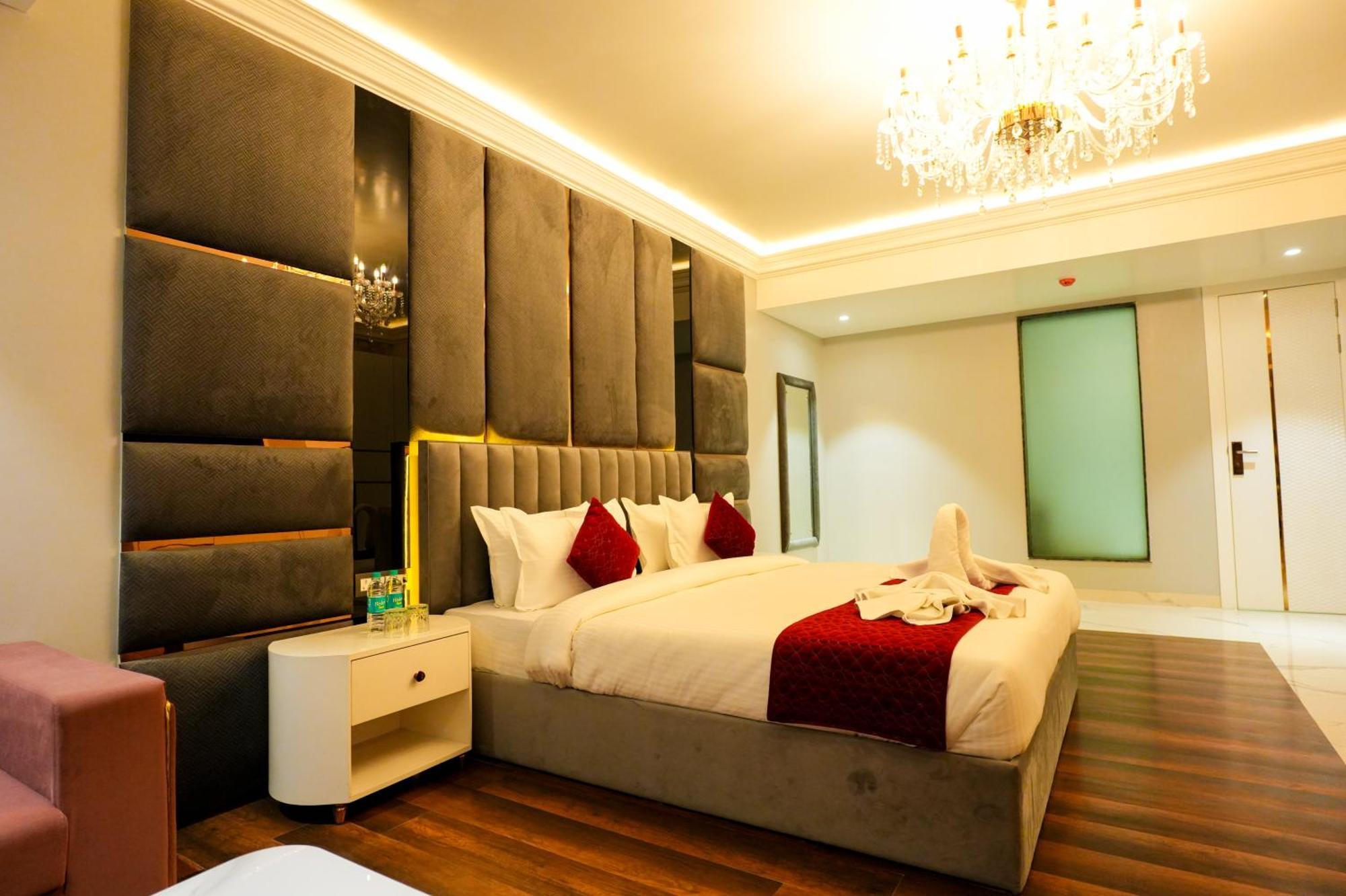 Hotel Adsan Heights Gajraula Екстериор снимка