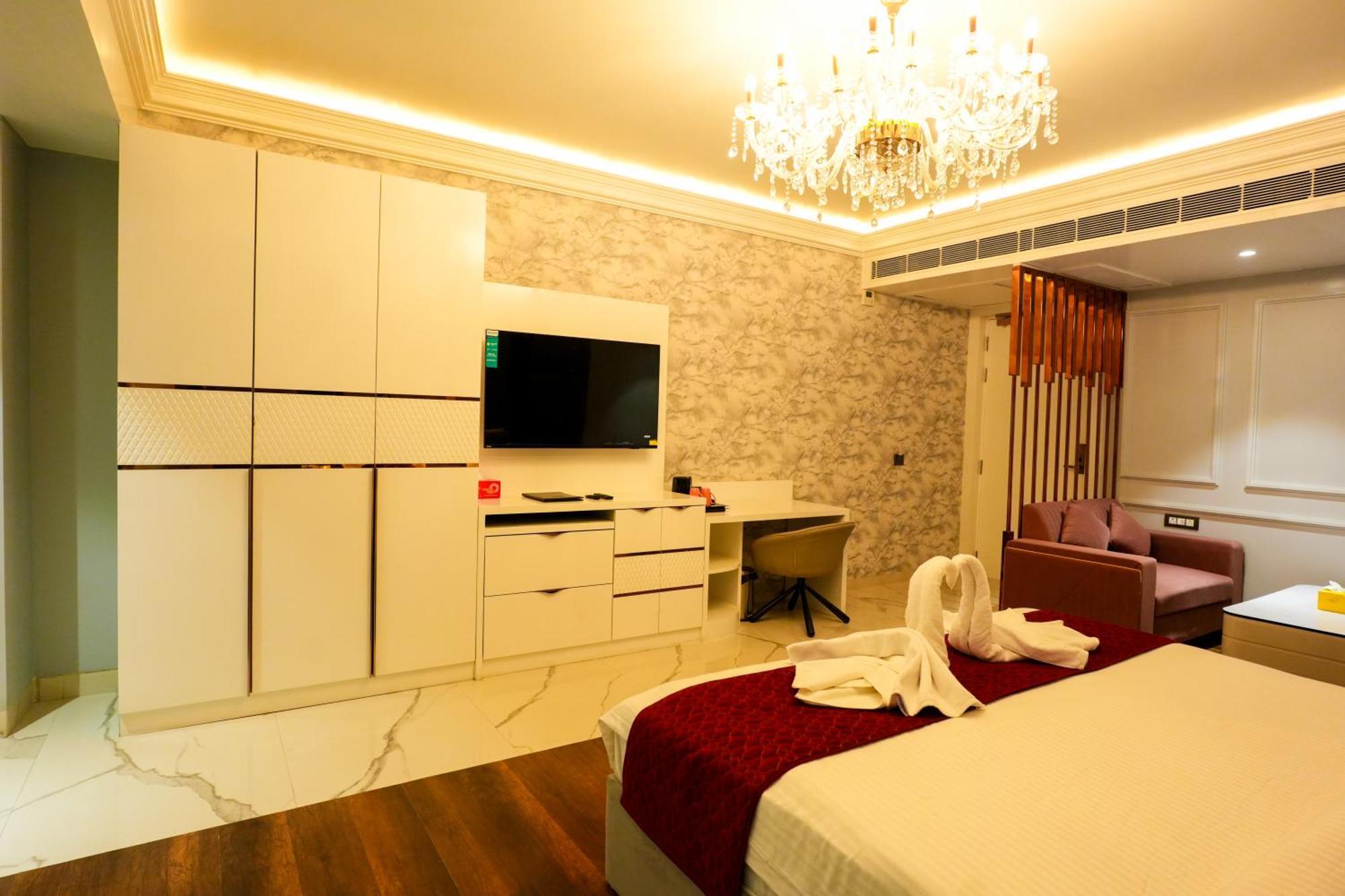 Hotel Adsan Heights Gajraula Екстериор снимка
