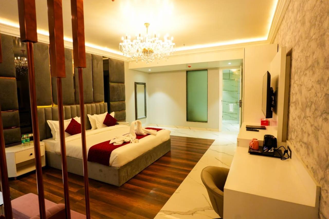 Hotel Adsan Heights Gajraula Екстериор снимка