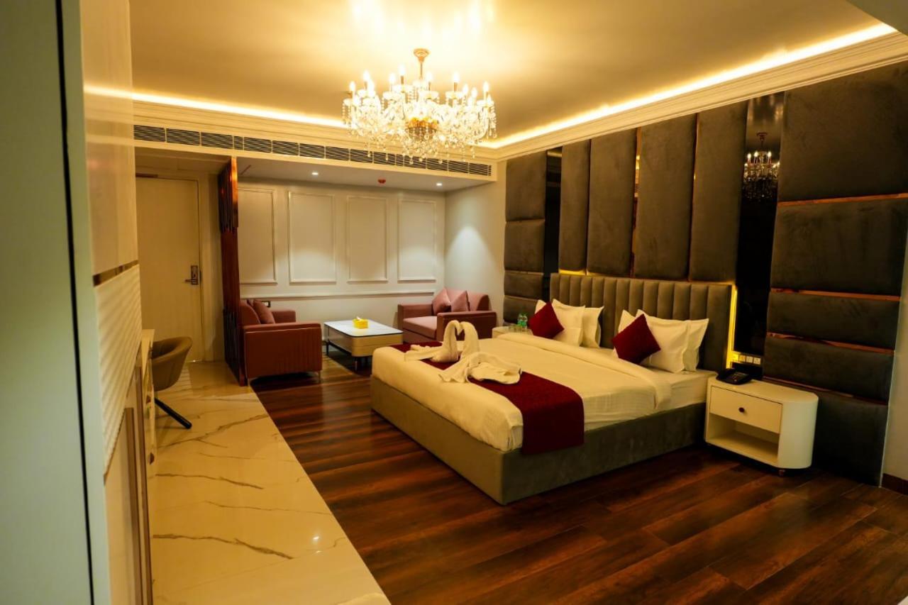Hotel Adsan Heights Gajraula Екстериор снимка