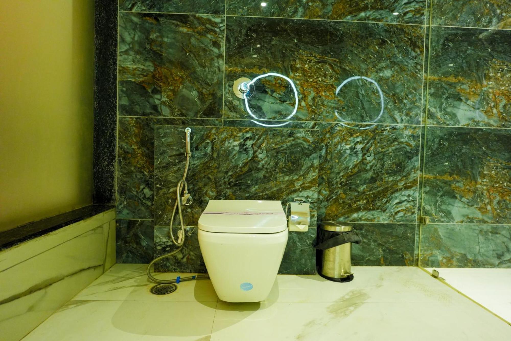 Hotel Adsan Heights Gajraula Екстериор снимка
