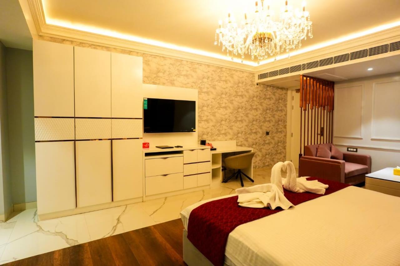 Hotel Adsan Heights Gajraula Екстериор снимка