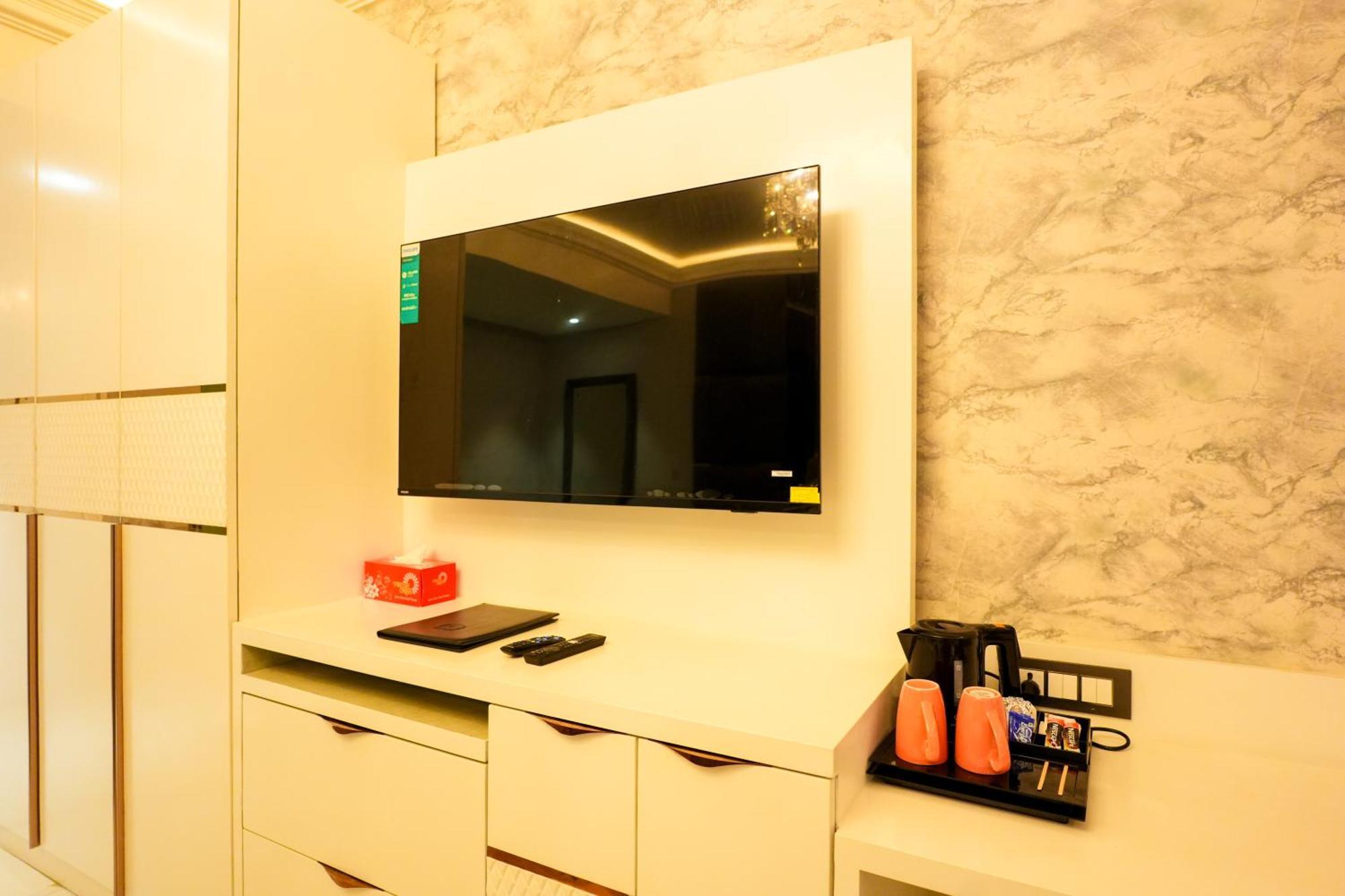 Hotel Adsan Heights Gajraula Екстериор снимка