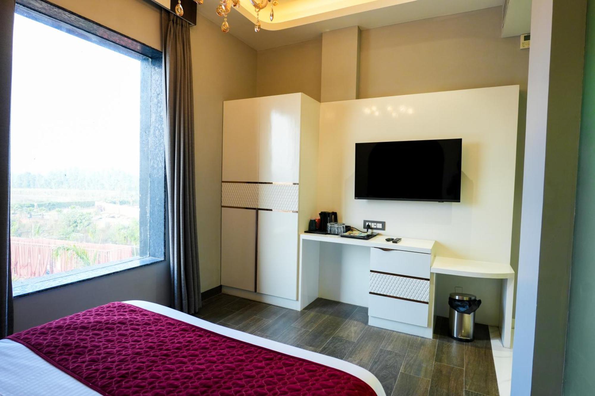 Hotel Adsan Heights Gajraula Екстериор снимка