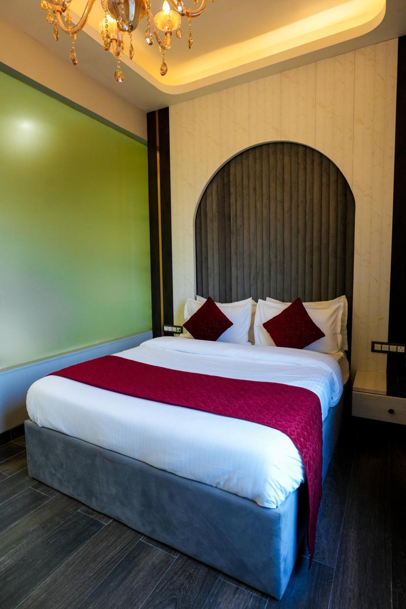 Hotel Adsan Heights Gajraula Екстериор снимка