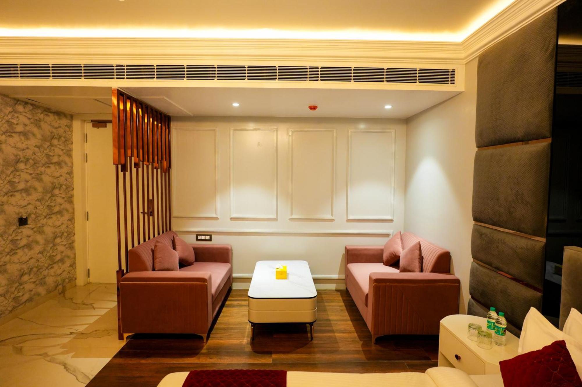 Hotel Adsan Heights Gajraula Екстериор снимка