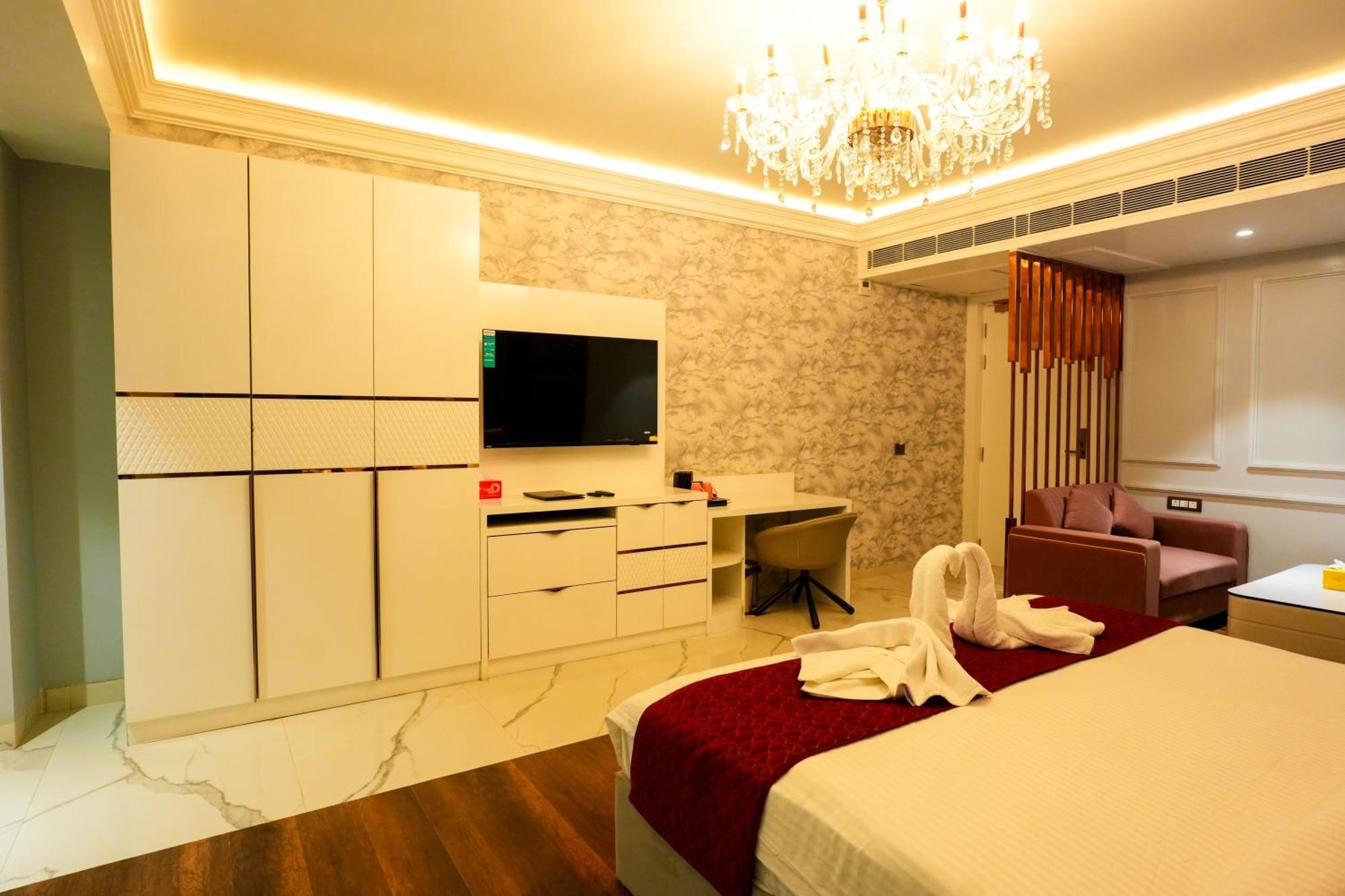 Hotel Adsan Heights Gajraula Екстериор снимка