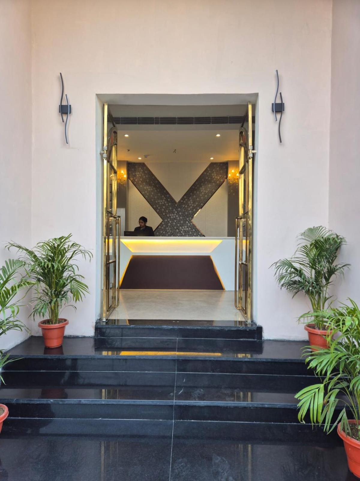 Hotel Adsan Heights Gajraula Екстериор снимка