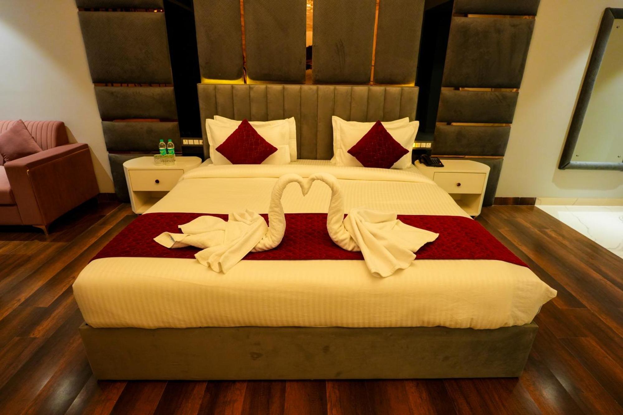 Hotel Adsan Heights Gajraula Екстериор снимка
